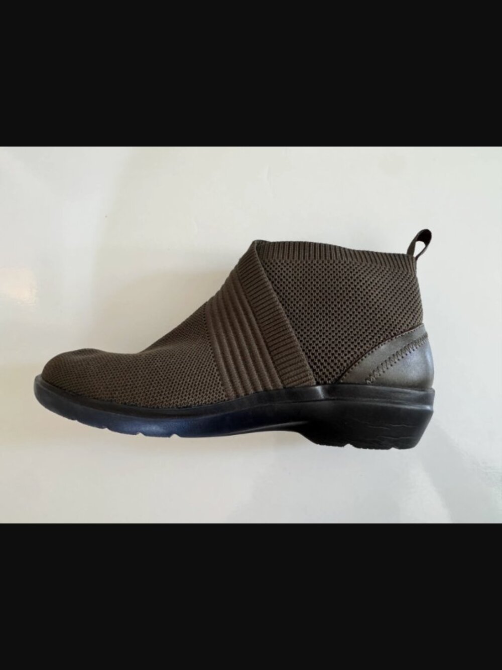 Clarks Womens Sashlyn Mid Dark Olive Comfort Knit Bootie Boots Shoes SZ 7.5M - Picture 4 of 4